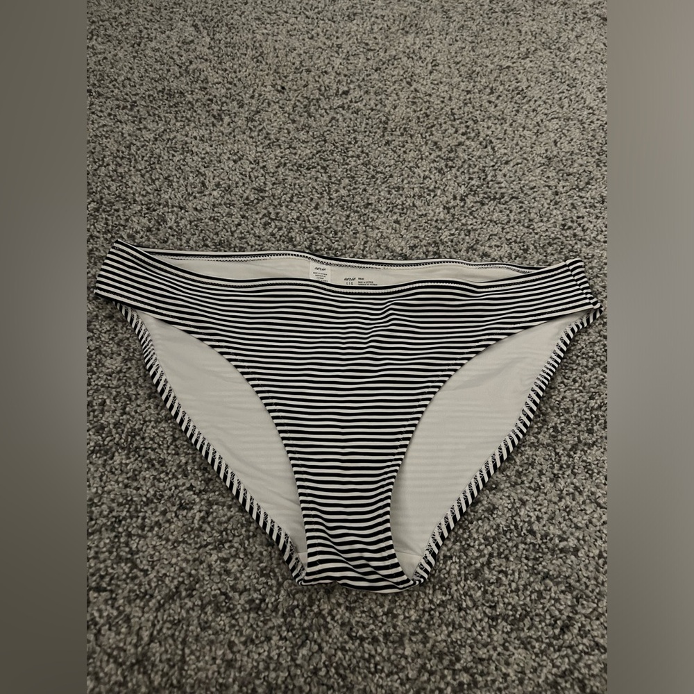 Aerie Black & White stripe large bikini bottoms